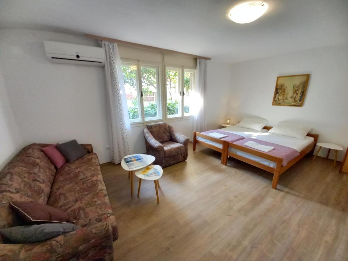 Apartments Lungo Pula Exterior photo